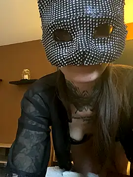 Snapshot of liloucamchaudee chatting on November 2025 09:42:02 AM liloucamchaudee online show from November 2025 09:42:02 AM