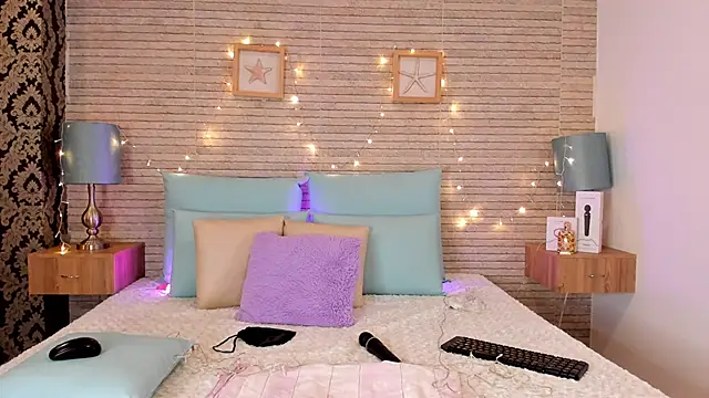 Snapshot of Catalinna_Thompson chatting on December 2024 12:00:02 PM Catalinna Thompson online show from December 2024 12:00:02 PM