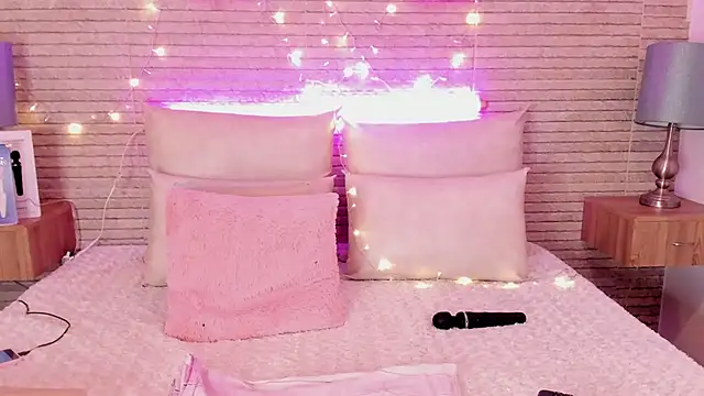 Snapshot of Catalinna_Thompson chatting on February 2025 06:12:01 PM Catalinna Thompson online show from February 2025 06:12:01 PM