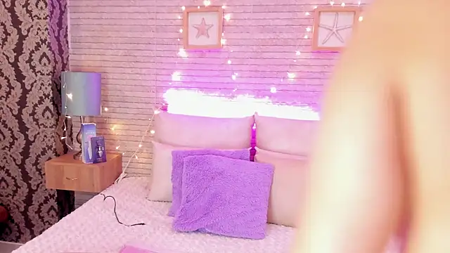 Snapshot of Catalinna_Thompson chatting on March 2025 12:01:02 PM Catalinna Thompson online show from March 2025 12:01:02 PM