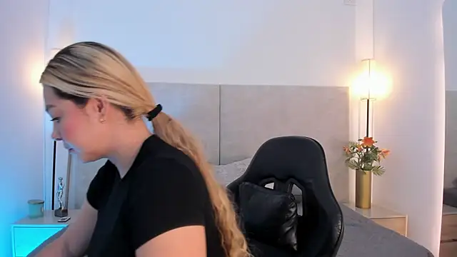 Saori newman online show from April 2026 12:11:02 PM