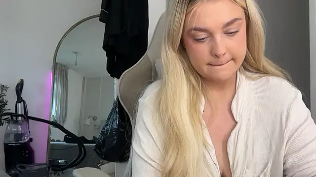 Snapshot of blairbella chatting on January 2026 11:03:02 AM blairbella online show from January 2026 11:03:02 AM