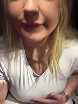 Snapshot of blairbella chatting on February 2026 05:28:01 PM blairbella online show from February 2026 05:28:01 PM