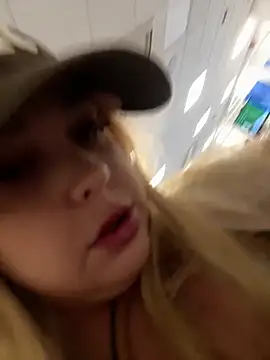 Snapshot of blairbella chatting on April 2026 01:41:01 PM blairbella online show from April 2026 01:41:01 PM