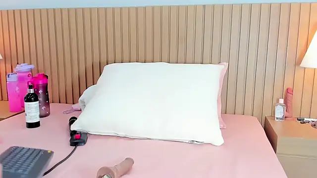 sexy mich 18 online show from December 2024 11:26:02 PM