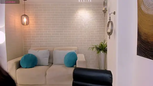 AlinaKravitz online show from April 2026 08:01:02 PM