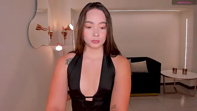 Snapshot of AlinaKravitz chatting on May 2026 04:24:02 PM AlinaKravitz online show from May 2026 04:24:02 PM
