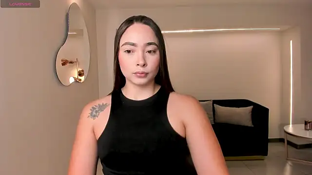 Snapshot of AlinaKravitz chatting on May 2026 06:05:01 PM AlinaKravitz online show from May 2026 06:05:01 PM