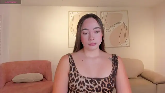 Snapshot of AlinaKravitz chatting on May 2026 12:00:02 PM AlinaKravitz online show from May 2026 12:00:02 PM