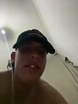 Snapshot of breiderxexiboys chatting on December 2024 04:34:02 AM breiderxexiboys online show from December 2024 04:34:02 AM