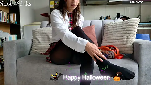 Snapshot of Emmy_petit chatting on October 2025 02:40:01 PM Emmy petit online show from October 2025 02:40:01 PM