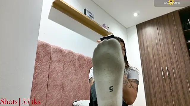 Snapshot of Emmy_petit chatting on November 2025 10:52:01 PM Emmy petit online show from November 2025 10:52:01 PM