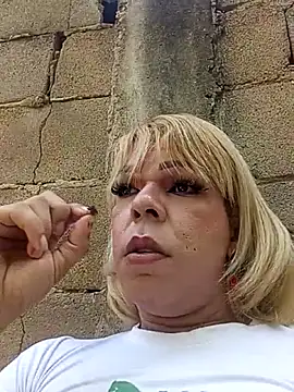 Snapshot of blondebitchlitle chatting on February 2026 06:03:01 PM blondebitchlitle online show from February 2026 06:03:01 PM