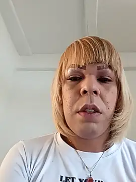 Snapshot of blondebitchlitle chatting on February 2026 02:02:01 PM blondebitchlitle online show from February 2026 02:02:01 PM