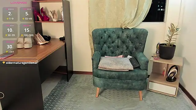 Snapshot of baker_ella chatting on December 2024 12:52:01 AM baker ella online show from December 2024 12:52:01 AM