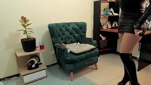 Snapshot of baker_ella chatting on February 2025 12:09:01 AM baker ella online show from February 2025 12:09:01 AM