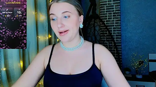 Evacadooo online show from November 2025 12:04:02 PM