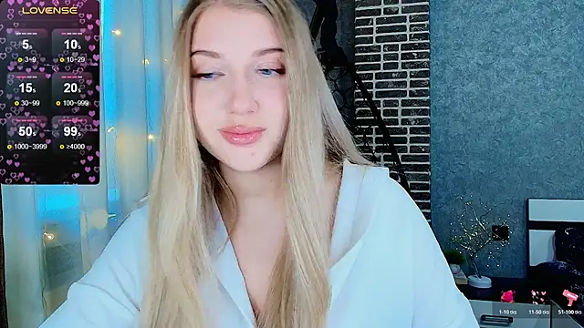 Evacadooo online show from November 2025 04:47:01 AM