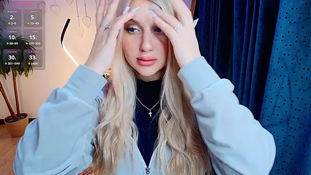 Snapshot of Evacadooo chatting on February 2026 02:31:01 AM Evacadooo online show from February 2026 02:31:01 AM