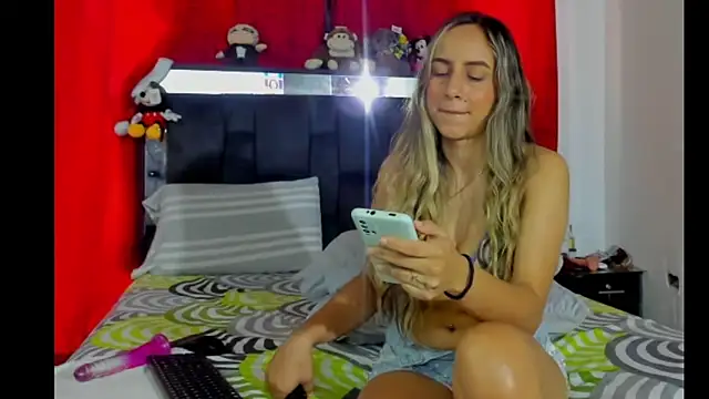 Snapshot of chloe_vasquez710 chatting on January 2025 04:32:02 PM chloe vasquez710 online show from January 2025 04:32:02 PM