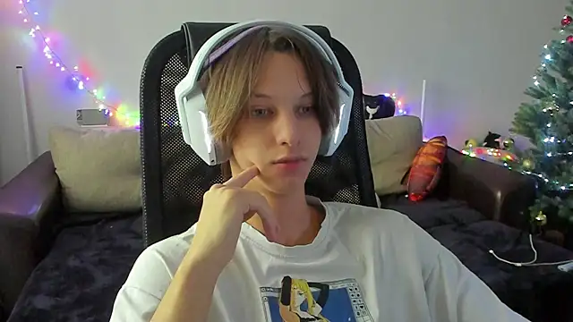 Ostin meow online show from December 2025 08:30:02 AM