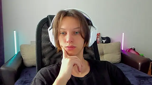 Ostin meow online show from March 2026 07:47:02 AM