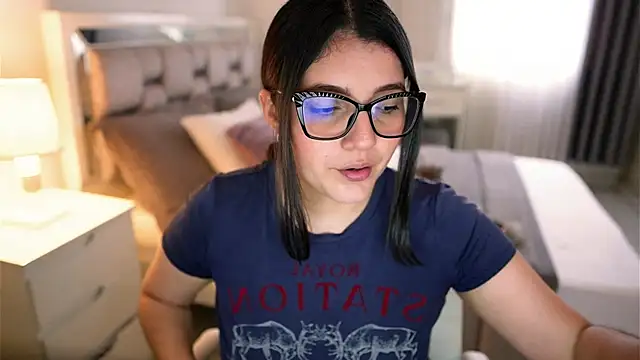 Camilaa bueno online show from November 2025 06:06:01 PM