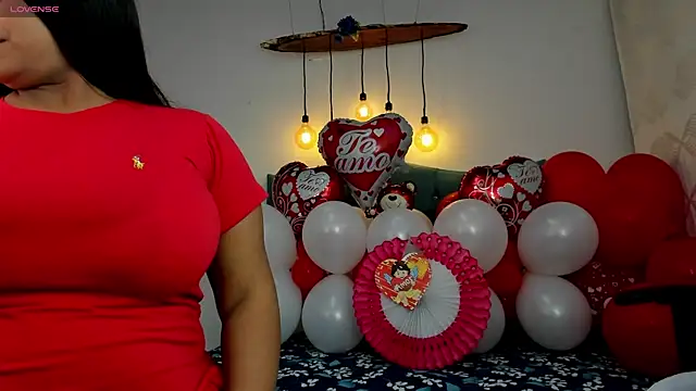 Any topless online show from February 2025 02:57:01 PM