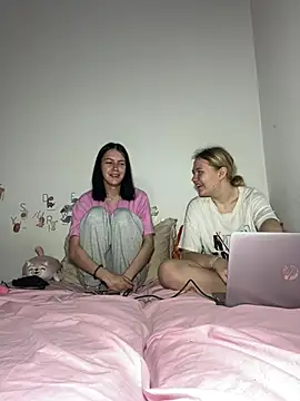 Snapshot of ella_grays chatting on April 2026 07:08:02 PM ella grays online show from April 2026 07:08:02 PM