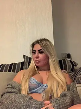 Snapshot of UKJuicyPrincess chatting on December 2024 08:44:01 PM UKJuicyPrincess online show from December 2024 08:44:01 PM