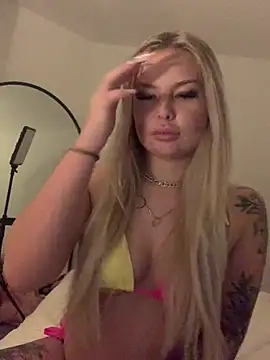 Snapshot of UKJuicyPrincess chatting on January 2025 10:23:01 PM UKJuicyPrincess online show from January 2025 10:23:01 PM