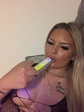 Snapshot of UKJuicyPrincess chatting on January 2025 08:47:01 PM UKJuicyPrincess online show from January 2025 08:47:01 PM