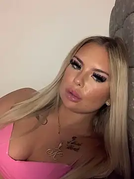 Snapshot of UKJuicyPrincess chatting on February 2025 06:27:02 PM UKJuicyPrincess online show from February 2025 06:27:02 PM