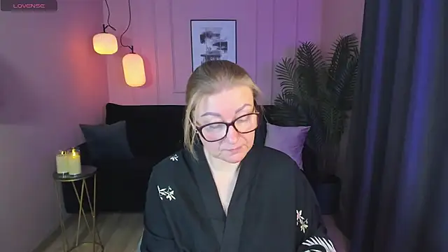 AlexandraKind online show from February 2025 01:54:02 PM