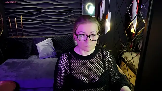 AlexandraKind online show from March 2025 04:45:01 PM