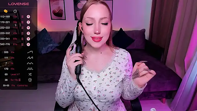 Snapshot of Jenny_Luvv chatting on September 2025 07:52:02 AM Jenny Luvv online show from September 2025 07:52:02 AM