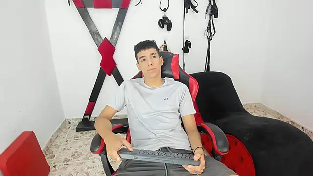 Snapshot of Harry_LatinBoy chatting on November 2025 01:11:02 PM Harry LatinBoy online show from November 2025 01:11:02 PM