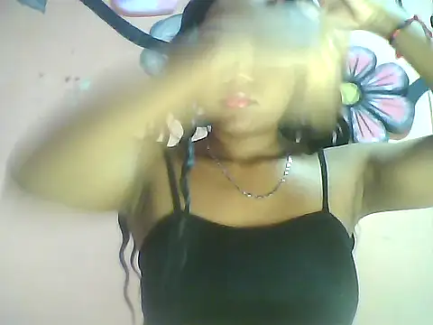 Snapshot of Fariana01 chatting on January 2025 07:48:01 PM Fariana01 online show from January 2025 07:48:01 PM