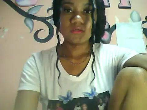 Snapshot of Fariana01 chatting on February 2025 10:33:01 PM Fariana01 online show from February 2025 10:33:01 PM