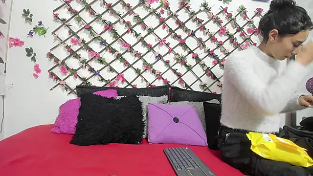 Snapshot of thedream_girls chatting on January 2025 11:35:01 AM thedream girls online show from January 2025 11:35:01 AM