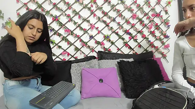 Snapshot of thedream_girls chatting on February 2025 11:36:01 AM thedream girls online show from February 2025 11:36:01 AM