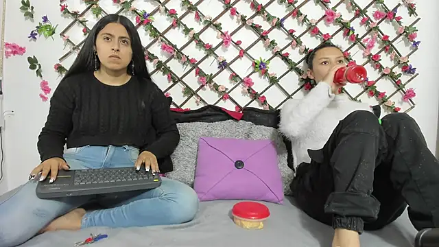 Snapshot of thedream_girls chatting on February 2025 11:39:02 AM thedream girls online show from February 2025 11:39:02 AM