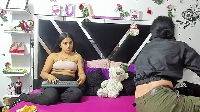 Snapshot of thedream_girls chatting on September 2025 12:07:02 PM thedream girls online show from September 2025 12:07:02 PM
