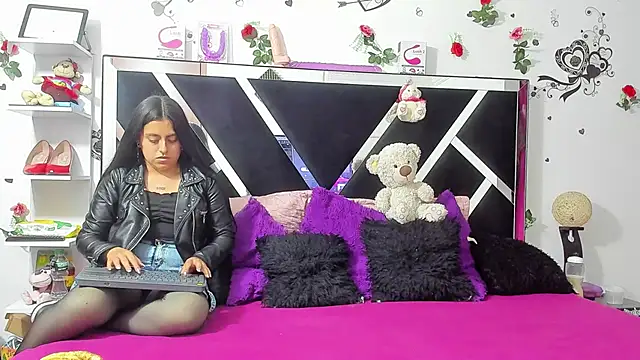 Snapshot of thedream_girls chatting on September 2025 12:07:01 PM thedream girls online show from September 2025 12:07:01 PM