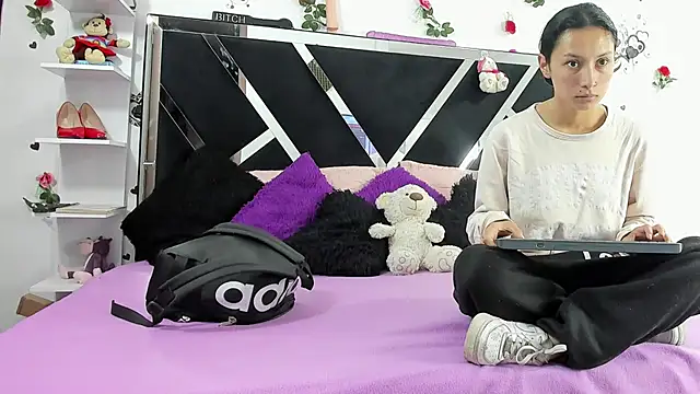Snapshot of thedream_girls chatting on October 2025 12:03:02 PM thedream girls online show from October 2025 12:03:02 PM