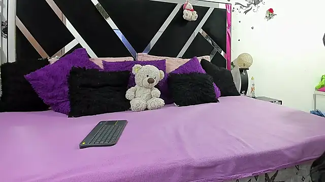 Snapshot of thedream_girls chatting on October 2025 12:04:02 PM thedream girls online show from October 2025 12:04:02 PM
