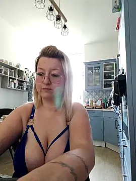 Snapshot of Lillyloo_ chatting on March 2025 11:21:01 AM Lillyloo  online show from March 2025 11:21:01 AM