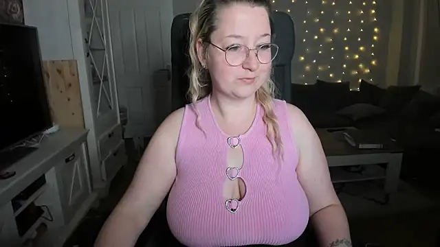 Lillyloo  online show from November 2025 07:56:02 PM