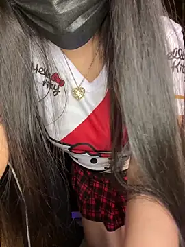 Snapshot of Velyn_18 chatting on February 2026 02:05:01 AM Velyn 18 online show from February 2026 02:05:01 AM