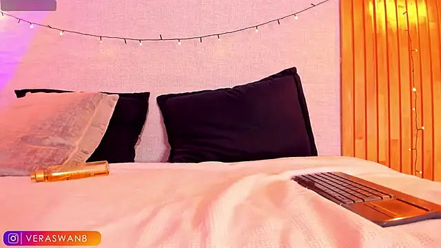 MoonSwan1 online show from January 2025 12:38:02 AM